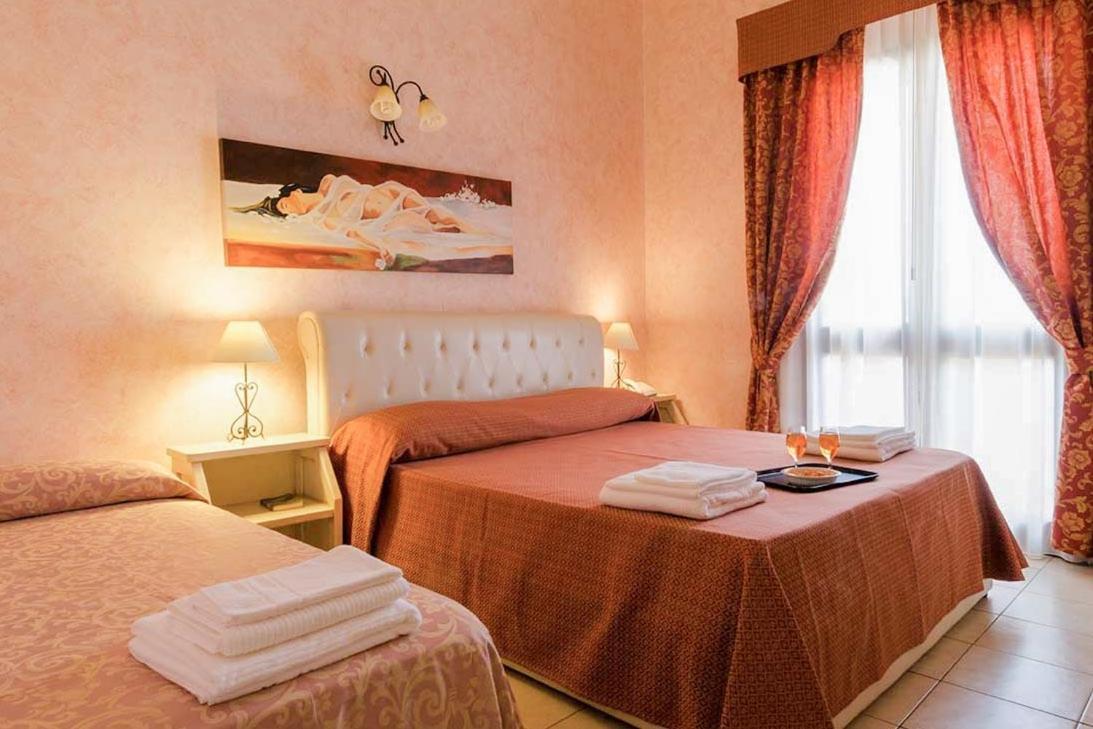 Hotel Salento Gold Beach Марина ди Песколусе Екстериор снимка